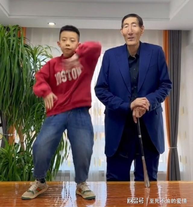 广州一高校录取通知书误将“本科”印成“专科”,校方回应