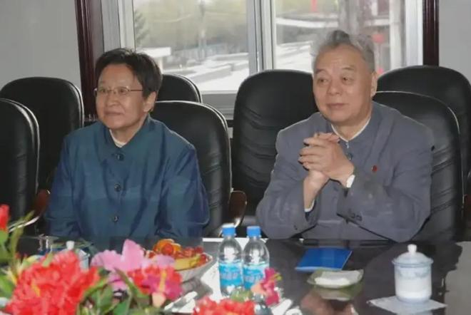 湖人还在找中锋!队记列三大潜在目标:雄鹿内线非常适配东契奇